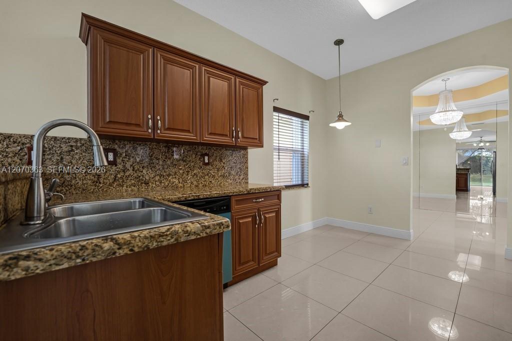 Listing photo 10 for 1282 NW 171st Ter, Pembroke Pines, FL, 33028