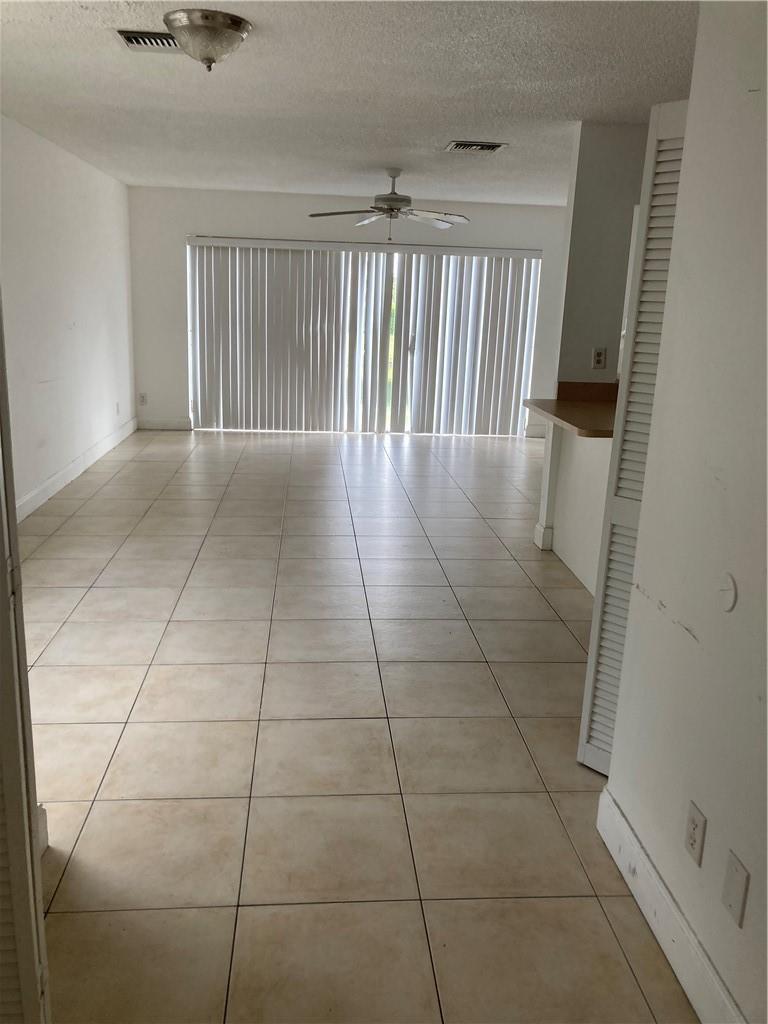 Listing photo 3 for 8985 NW 38TH Drive, Coral Springs, FL, 33065