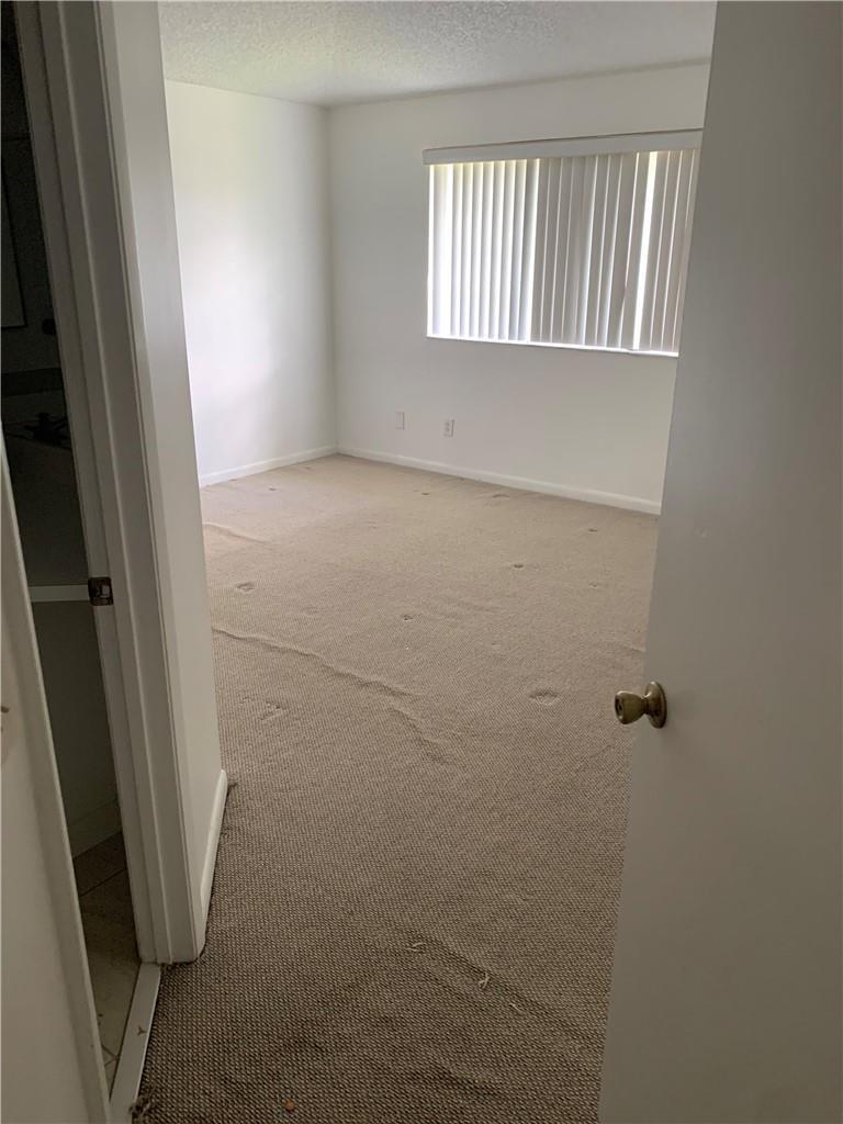 Listing photo 4 for 8985 NW 38TH Drive, Coral Springs, FL, 33065