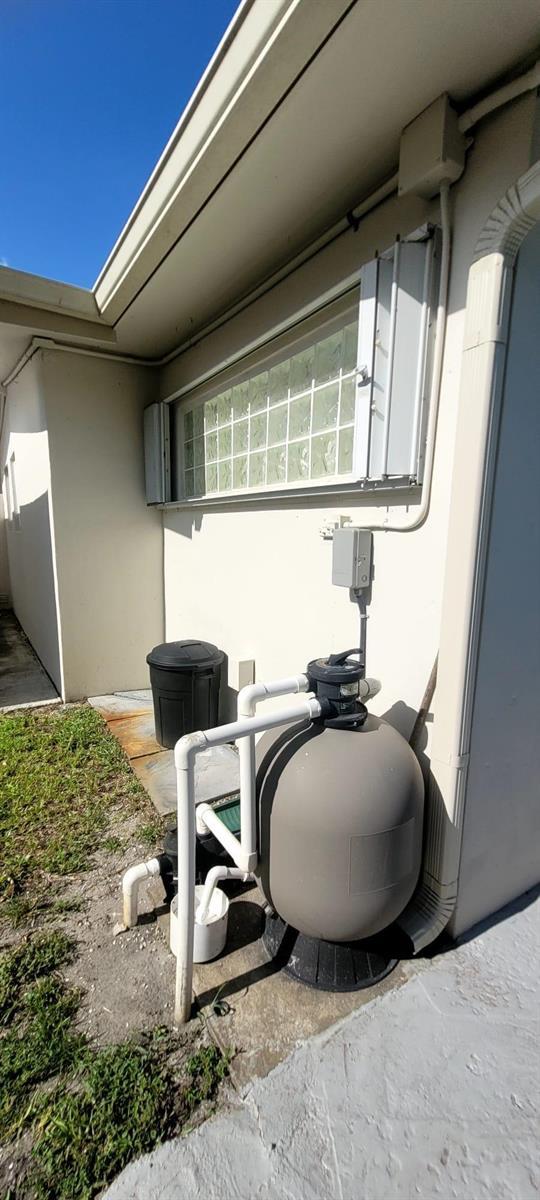 Listing photo 1 for 4330 SW 10TH Street, Plantation, FL, 33317