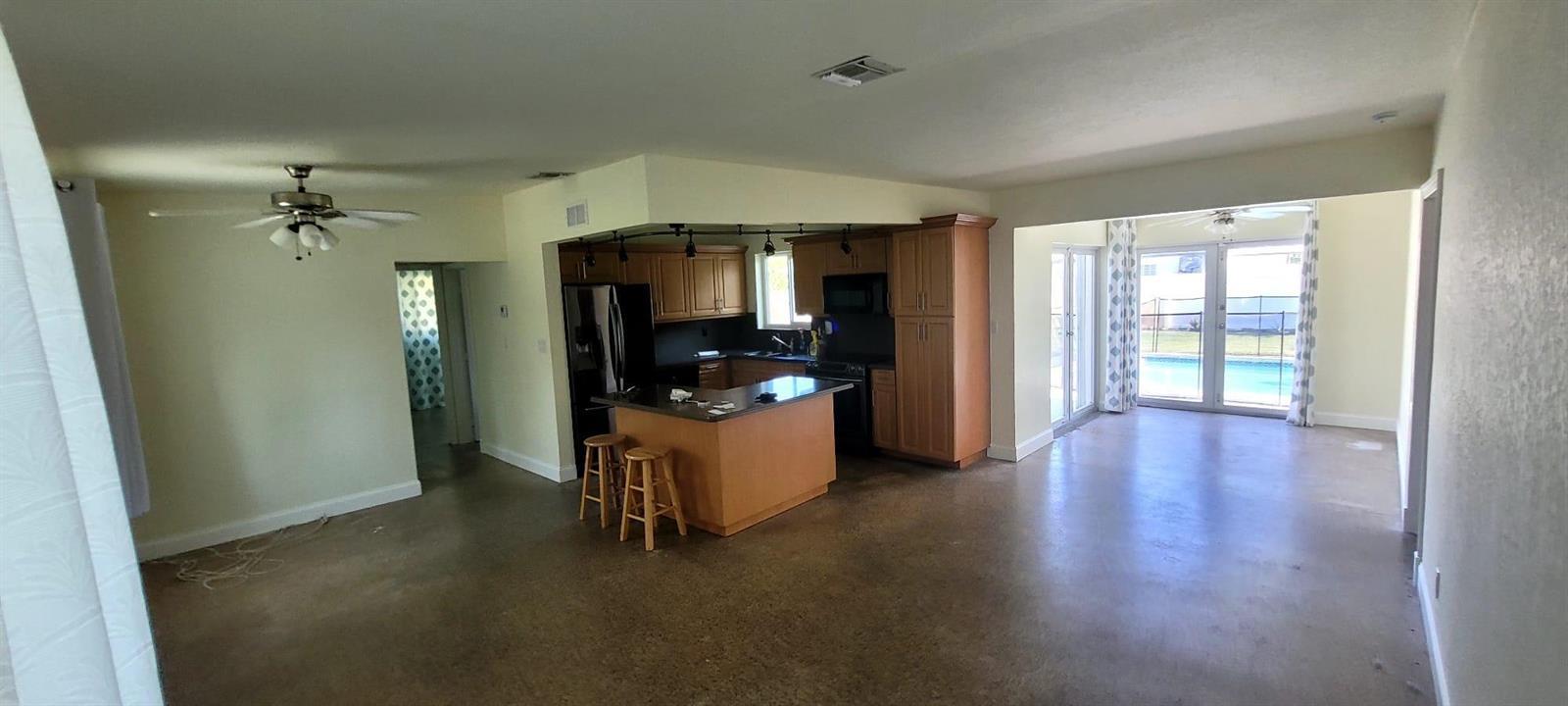 Listing photo 4 for 4330 SW 10TH Street, Plantation, FL, 33317