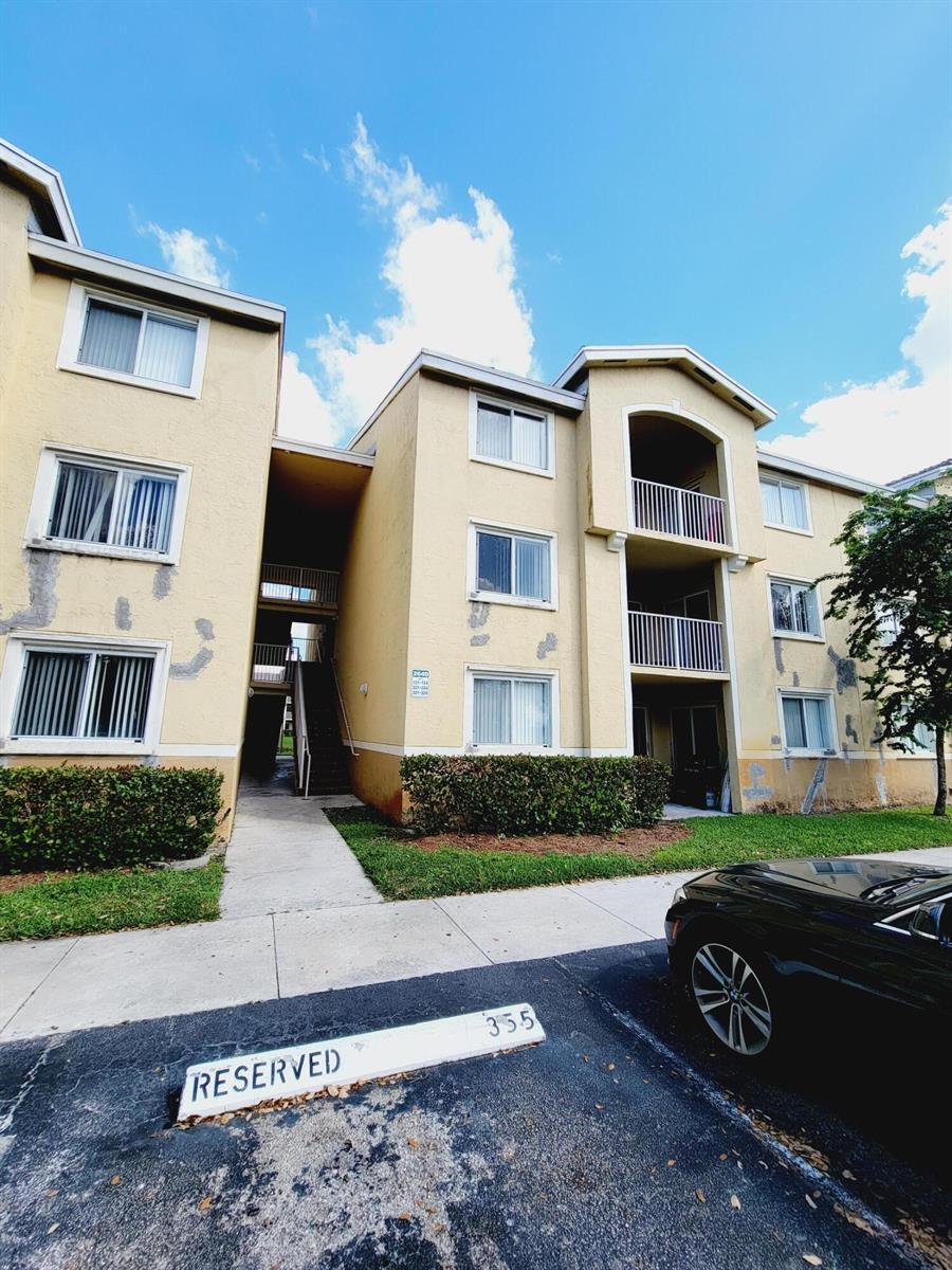 Listing photo 1 for 2640 S University Drive Unit#222, Davie, FL, 33328