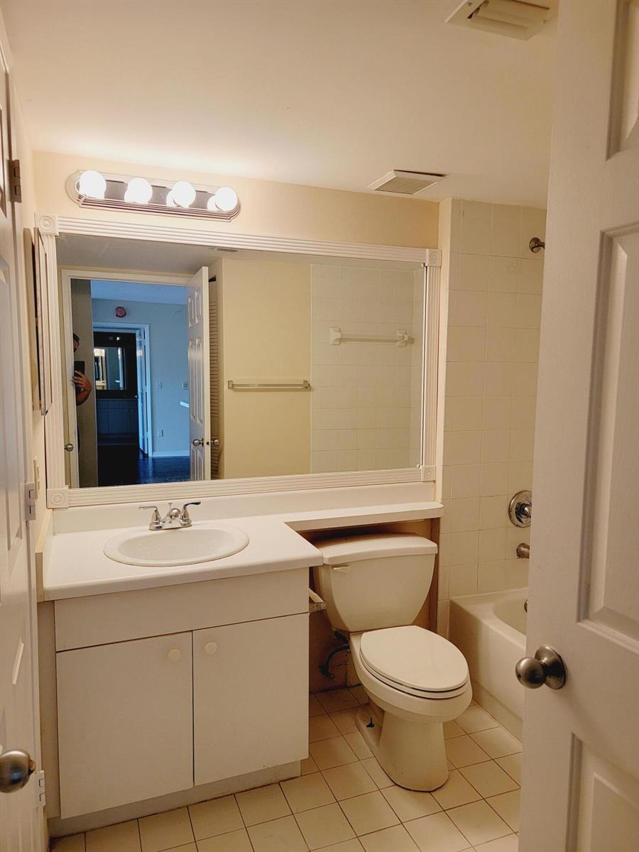 Listing photo 11 for 2640 S University Drive Unit#222, Davie, FL, 33328