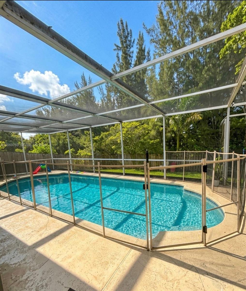 Listing photo 2 for 5450 SW 55th Ave Unit#2, Davie, FL, 33314