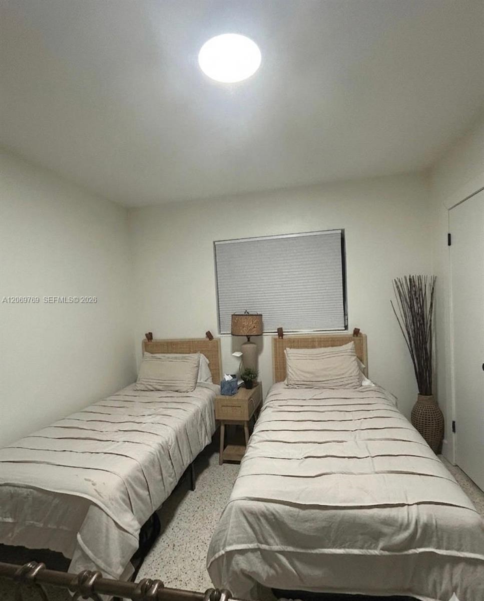 Listing photo 12 for 5450 SW 55th Ave Unit#2, Davie, FL, 33314
