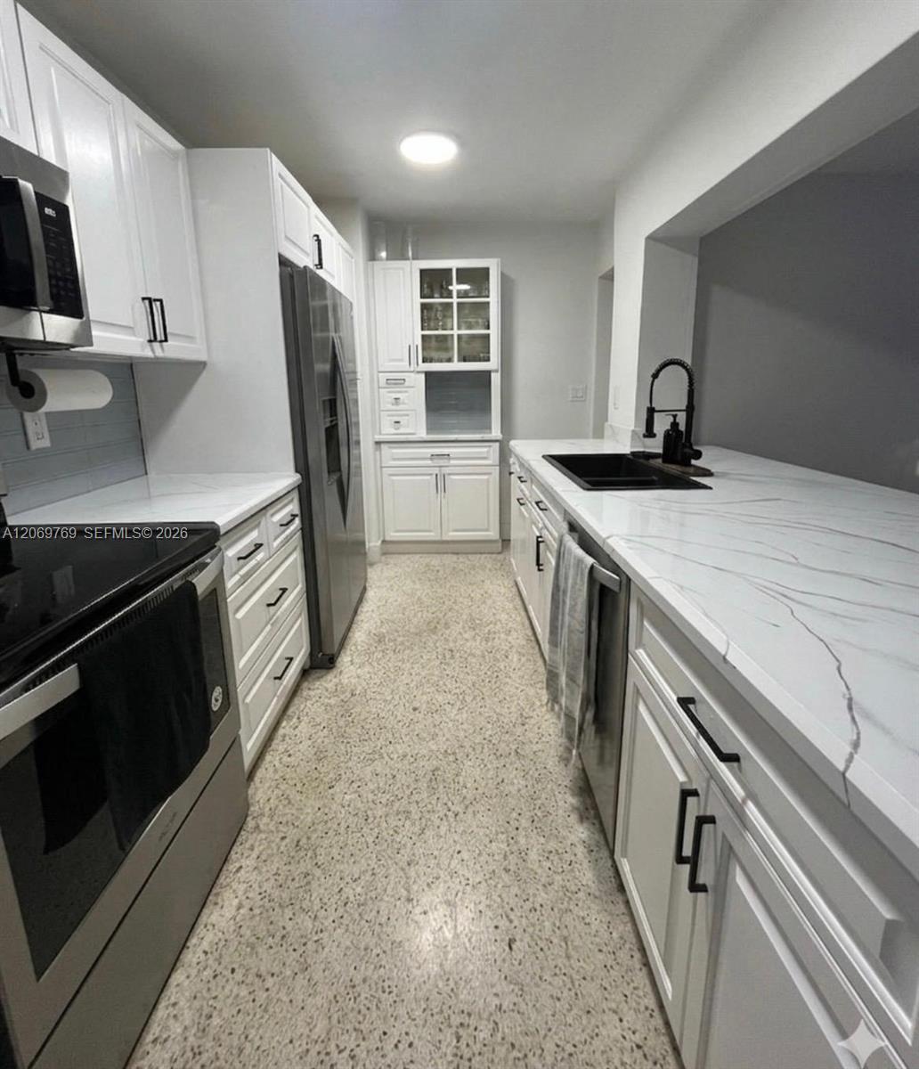 Listing photo 15 for 5450 SW 55th Ave Unit#2, Davie, FL, 33314