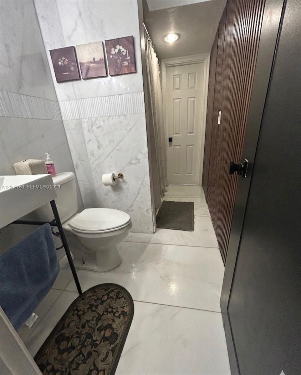 Listing photo 4 for 5450 SW 55th Ave Unit#2, Davie, FL, 33314