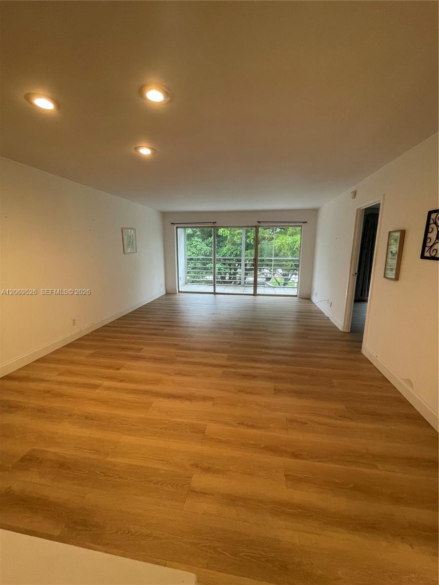 Listing photo 5 for 8340 Sands Point Blvd Unit#P309, Tamarac, FL, 33321