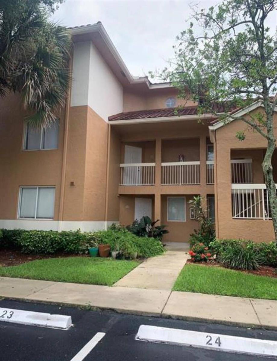 Listing photo 1 for 832 NW 92ND Avenue, Plantation, FL, 33324