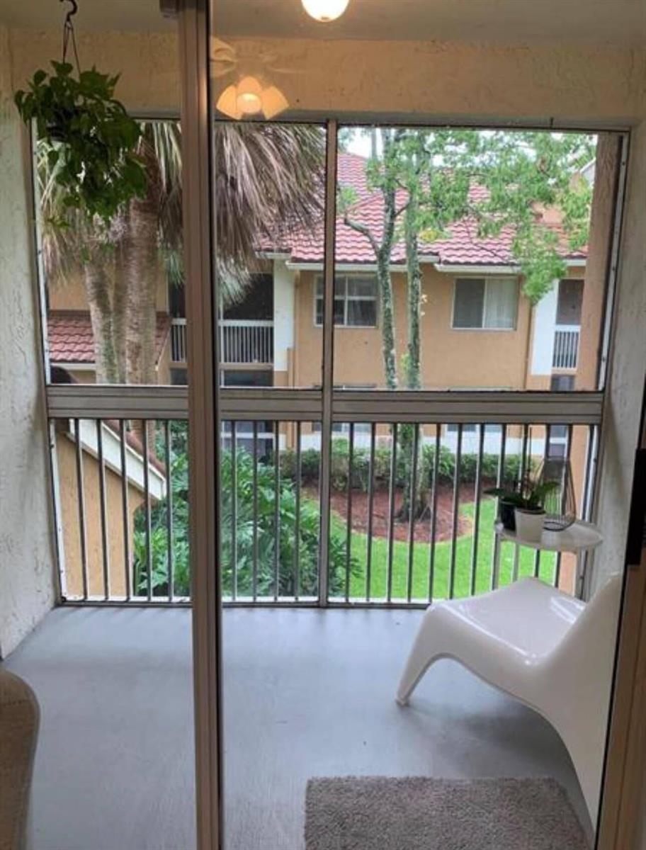 Listing photo 11 for 832 NW 92ND Avenue, Plantation, FL, 33324