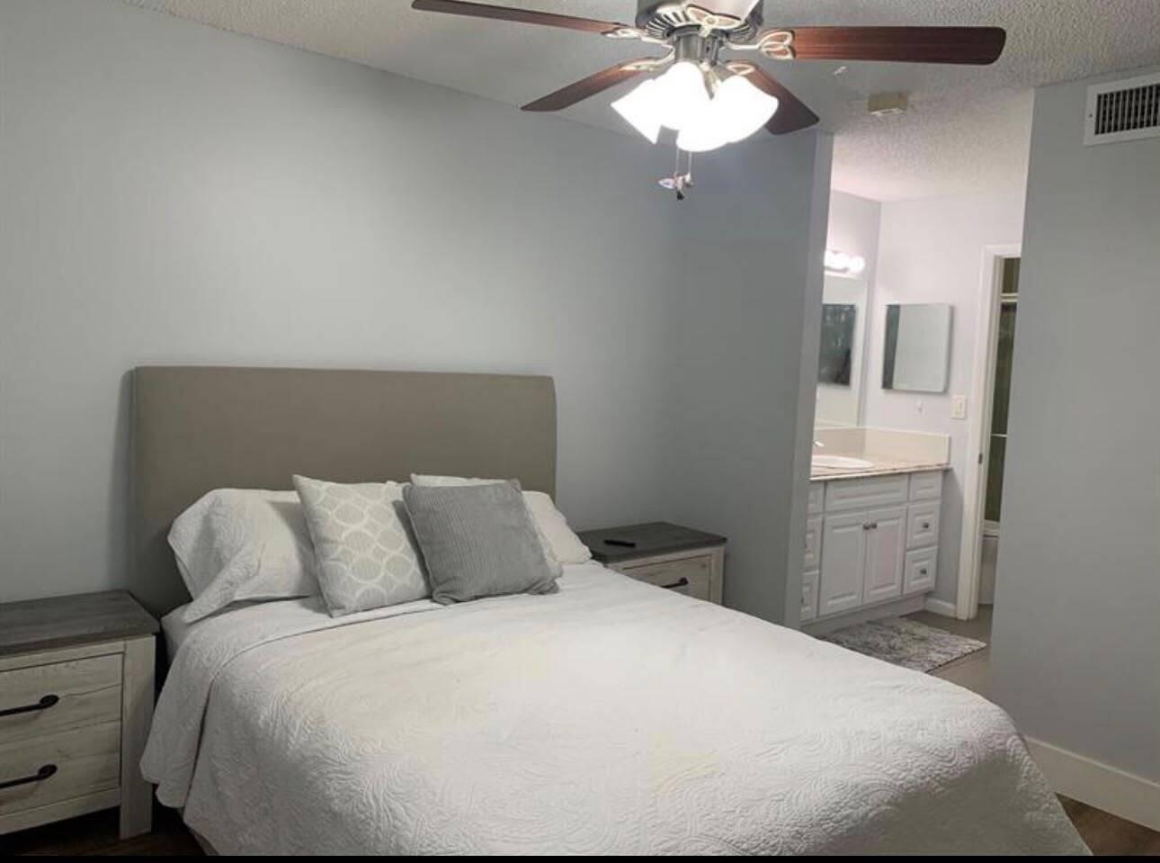 Listing photo 15 for 832 NW 92ND Avenue, Plantation, FL, 33324