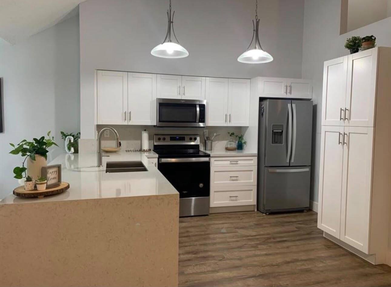 Listing photo 3 for 832 NW 92ND Avenue, Plantation, FL, 33324