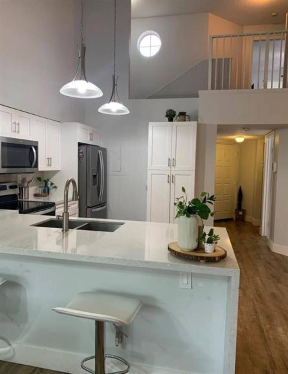 Listing photo 5 for 832 NW 92ND Avenue, Plantation, FL, 33324