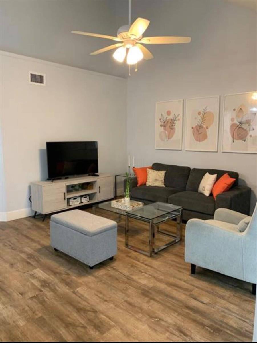 Listing photo 9 for 832 NW 92ND Avenue, Plantation, FL, 33324