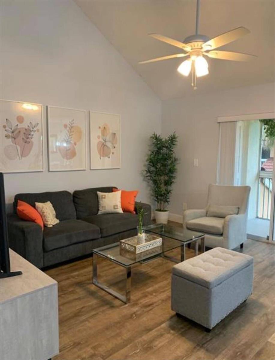 Listing photo 10 for 832 NW 92ND Avenue, Plantation, FL, 33324
