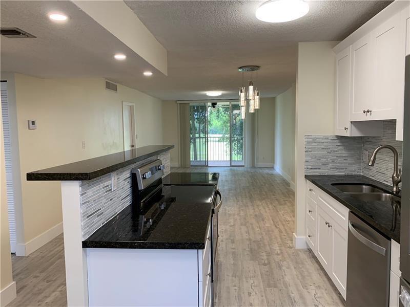 Listing photo 1 for 250 JACARANDA Drive Unit#203, Plantation, FL, 33324