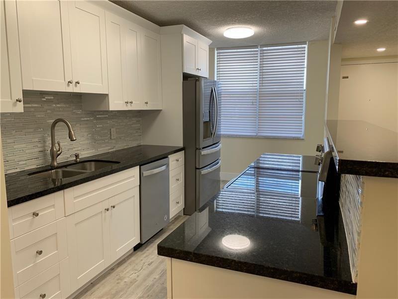 Listing photo 2 for 250 JACARANDA Drive Unit#203, Plantation, FL, 33324