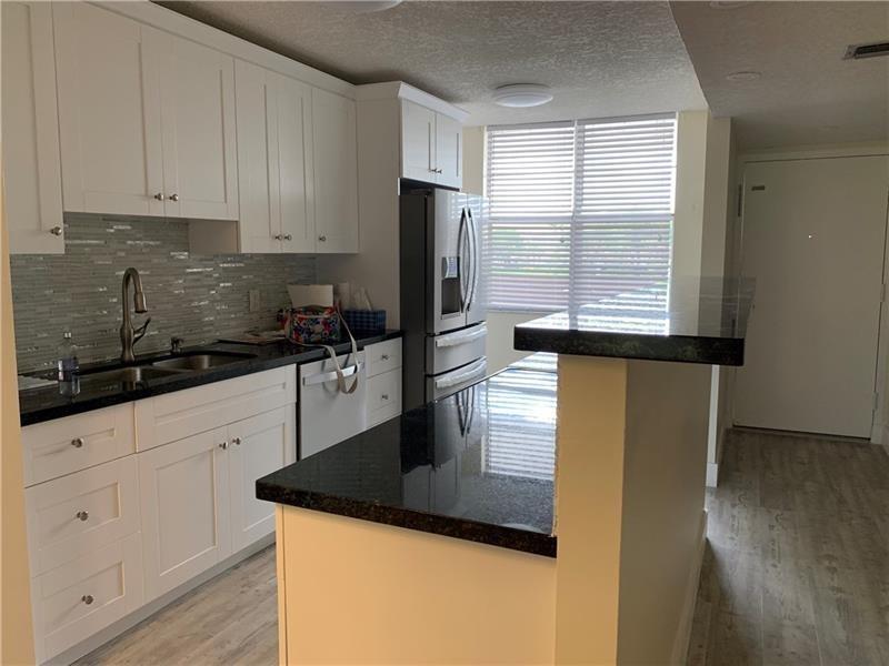 Listing photo 4 for 250 JACARANDA Drive Unit#203, Plantation, FL, 33324
