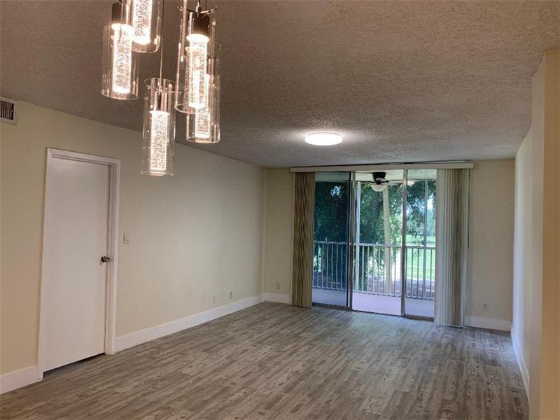Listing photo 5 for 250 JACARANDA Drive Unit#203, Plantation, FL, 33324