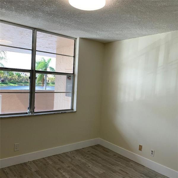 Listing photo 8 for 250 JACARANDA Drive Unit#203, Plantation, FL, 33324
