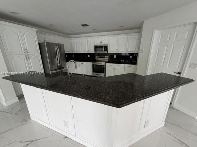 Listing photo 7 for 16286 Erie Pl Unit#16286, Davie, FL, 33331