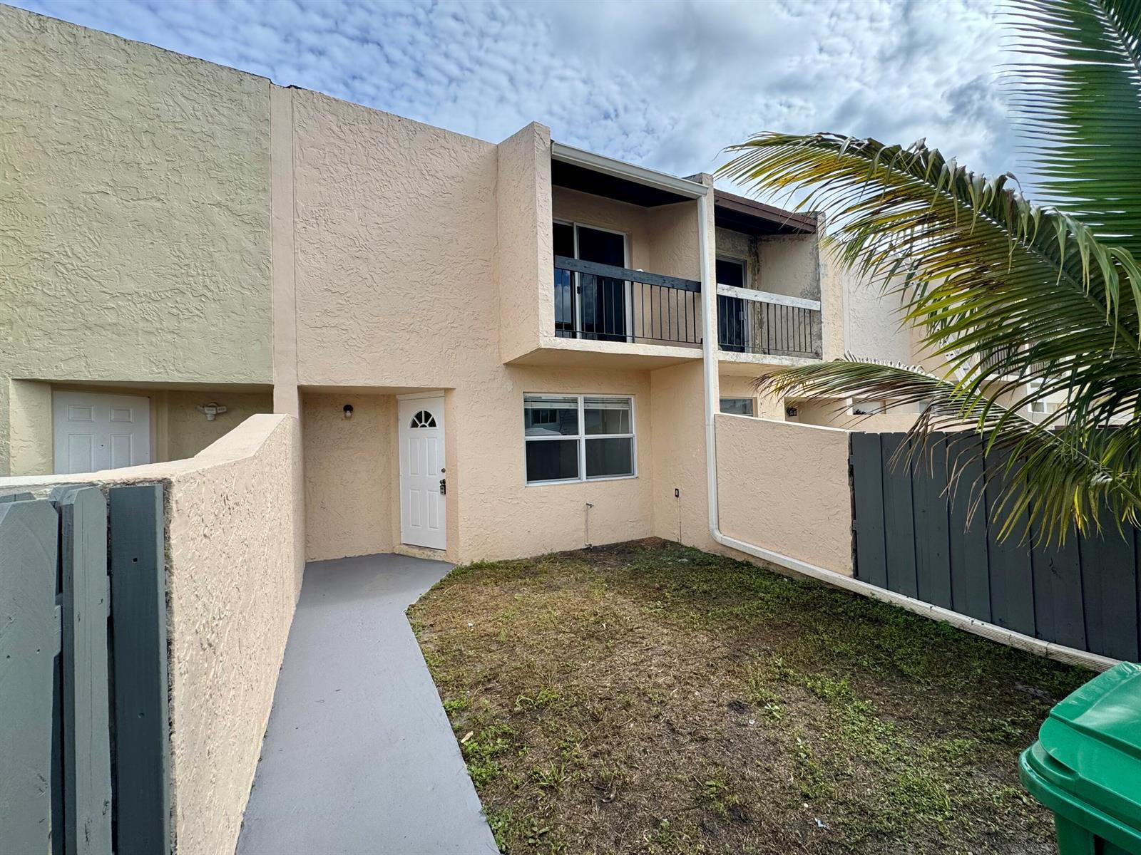 Listing photo 1 for 3662 SW 59TH Avenue Unit#2, Davie, FL, 33314