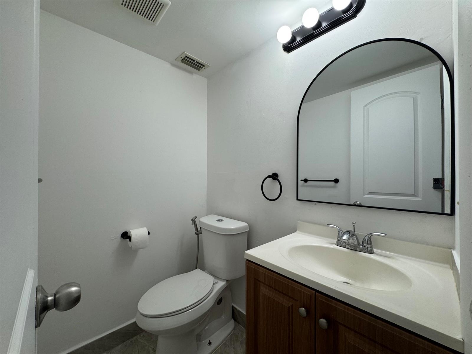 Listing photo 2 for 3662 SW 59TH Avenue Unit#2, Davie, FL, 33314