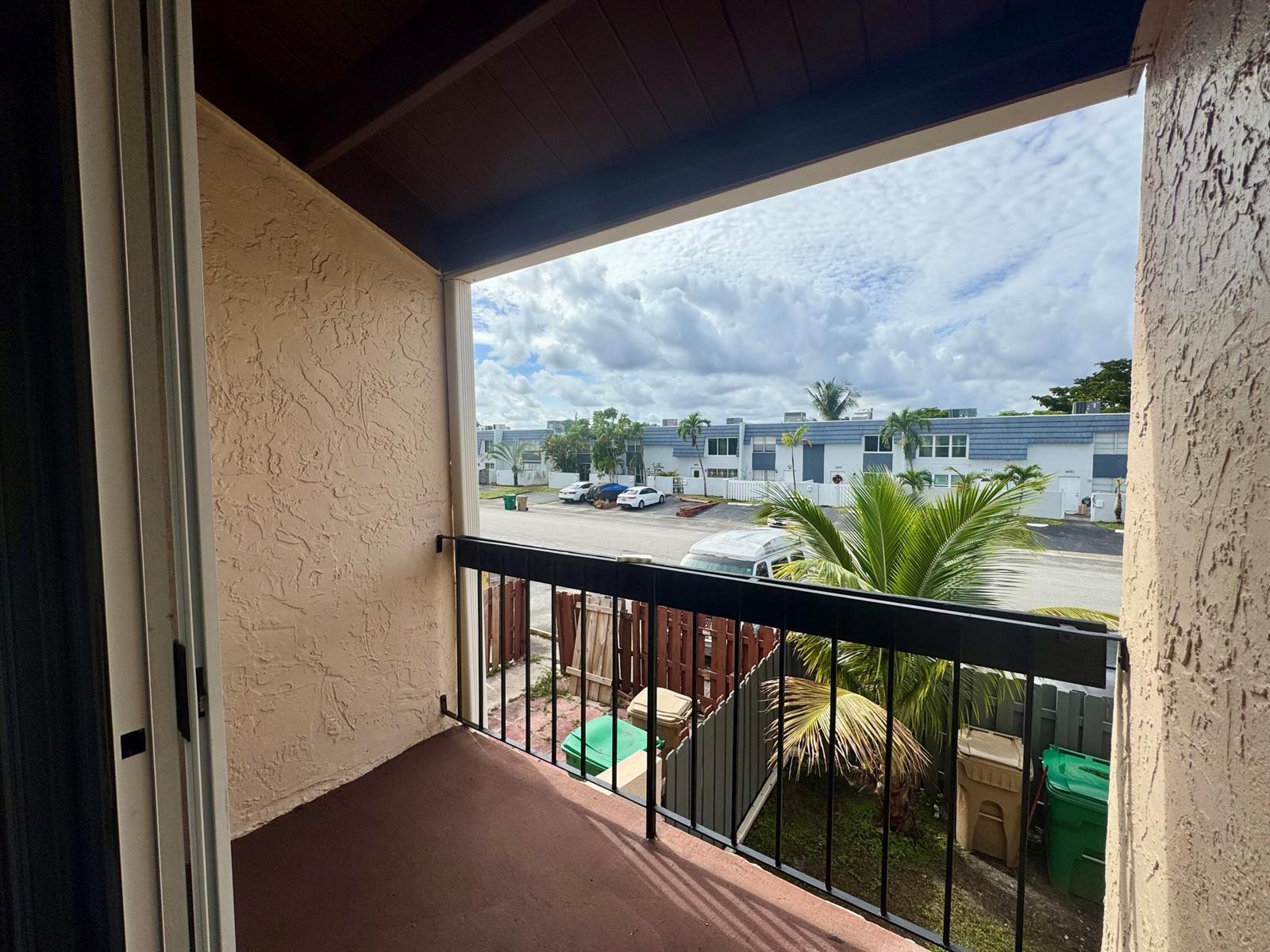 Listing photo 14 for 3662 SW 59TH Avenue Unit#2, Davie, FL, 33314