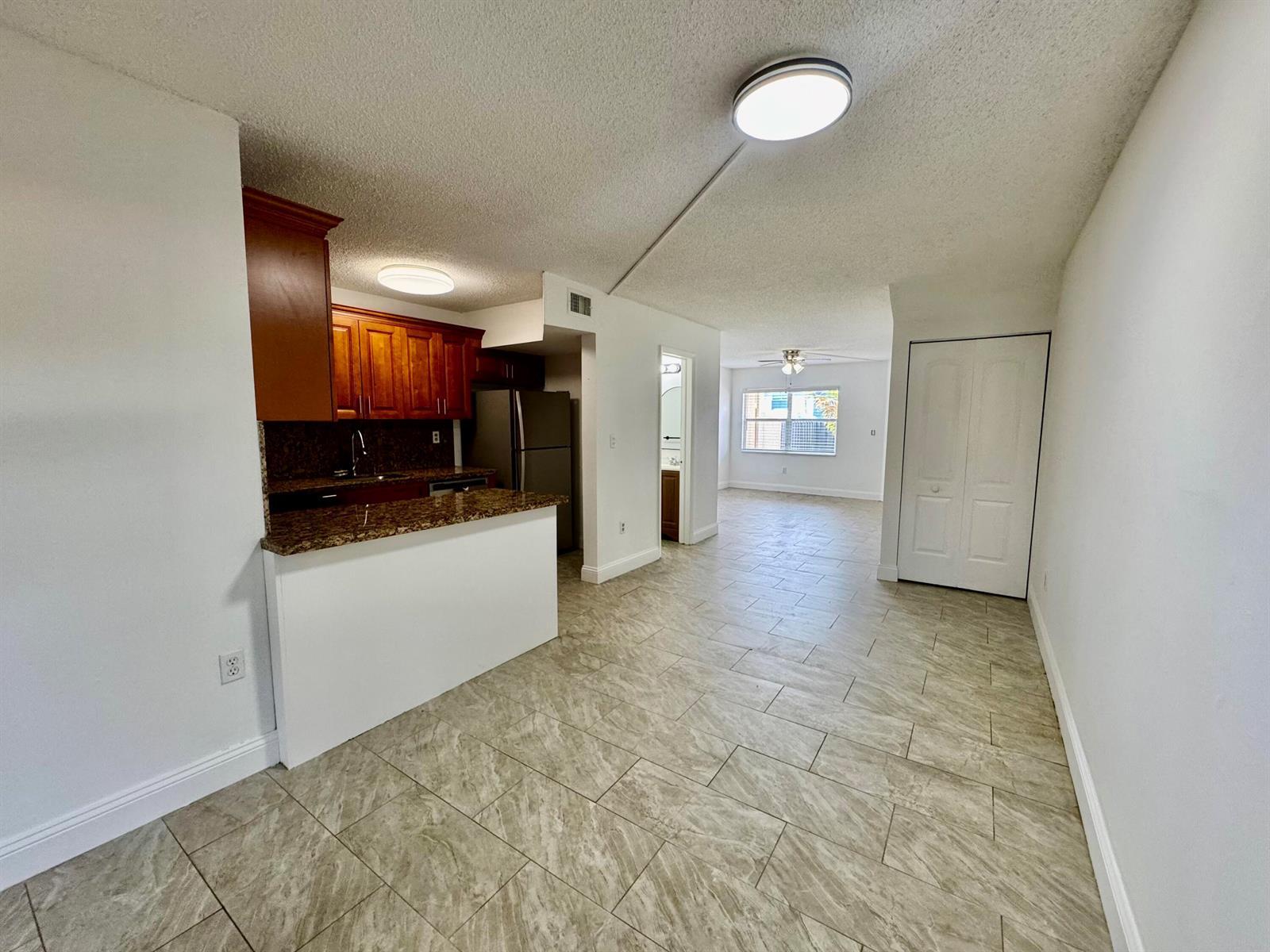 Listing photo 4 for 3662 SW 59TH Avenue Unit#2, Davie, FL, 33314