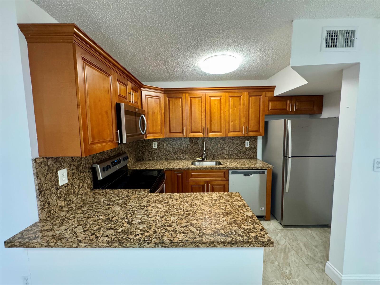 Listing photo 5 for 3662 SW 59TH Avenue Unit#2, Davie, FL, 33314