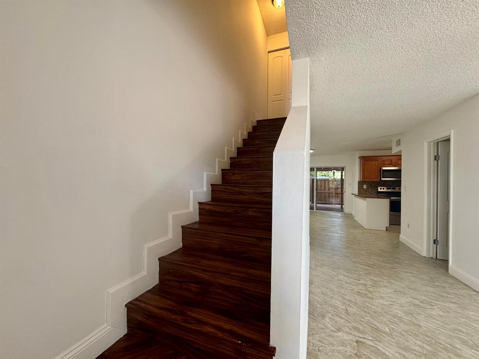 Listing photo 10 for 3662 SW 59TH Avenue Unit#2, Davie, FL, 33314