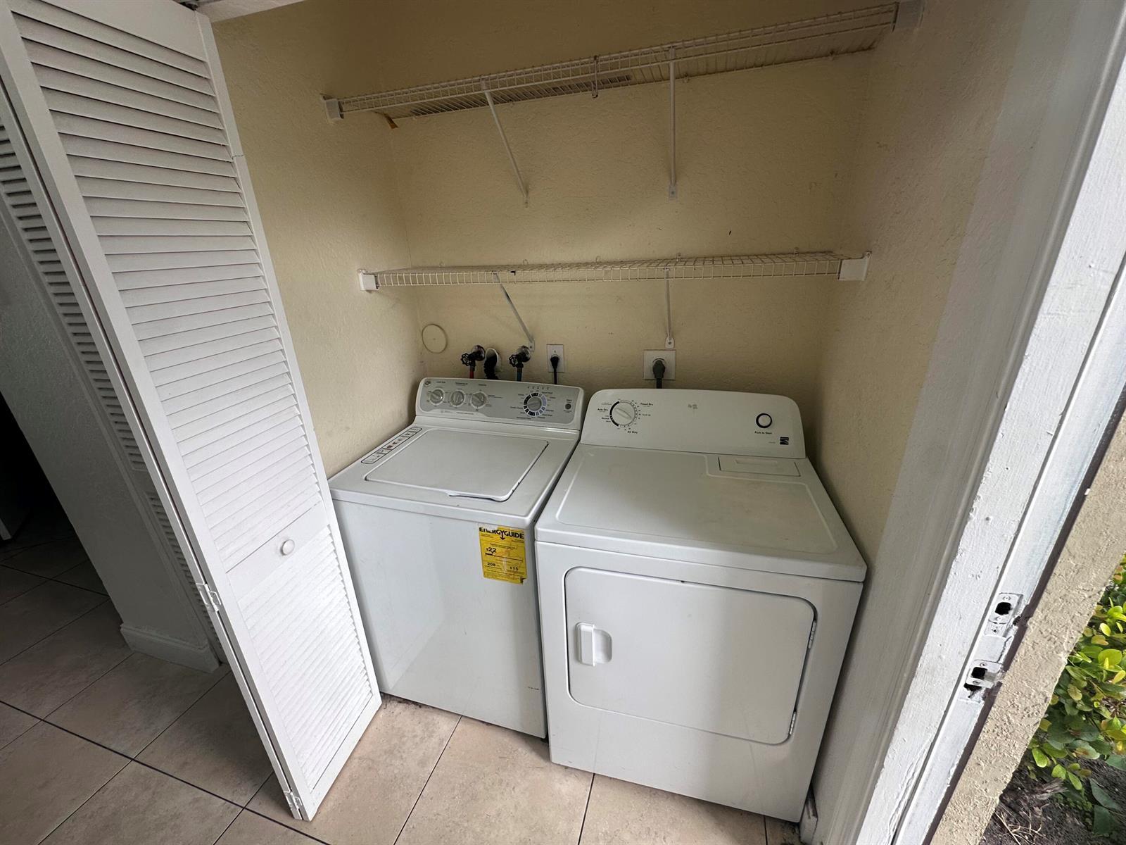 Listing photo 3 for 3590 NW 91ST Lane Unit#3590, Sunrise, FL, 33351