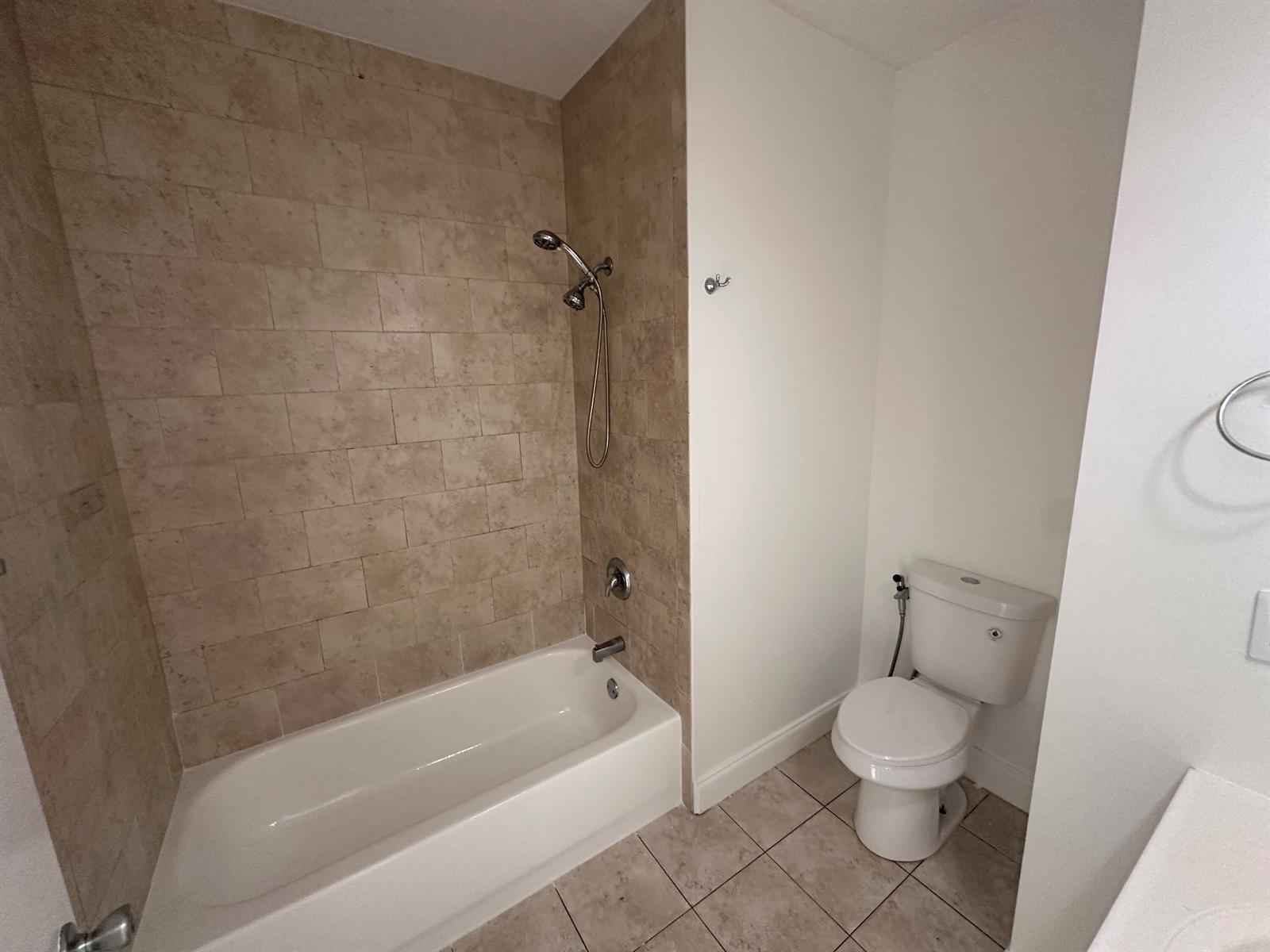 Listing photo 10 for 3590 NW 91ST Lane Unit#3590, Sunrise, FL, 33351