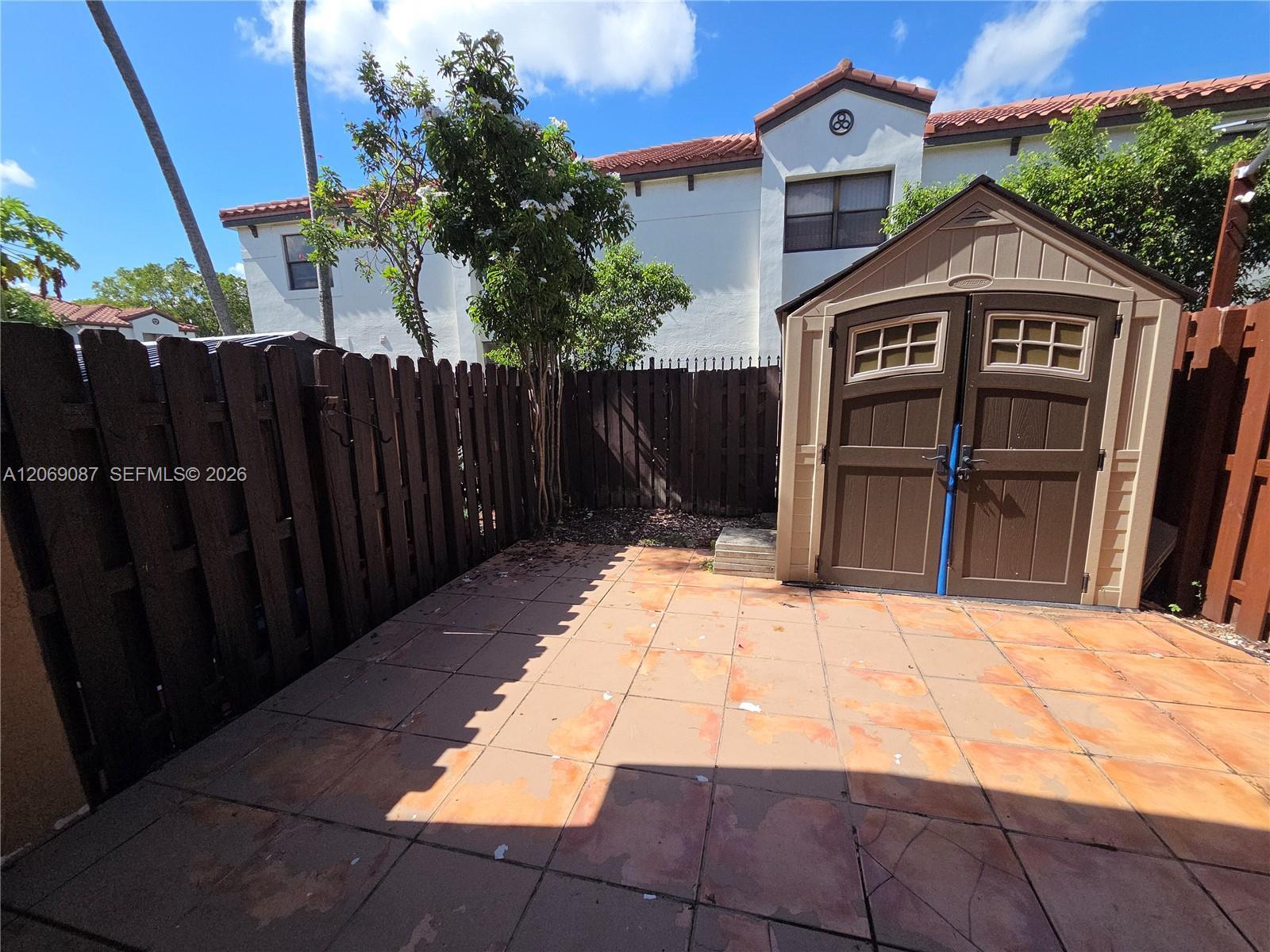 Listing photo 13 for 12025 S Las Palmas Dr Unit#12025, Pembroke Pines, FL, 33025