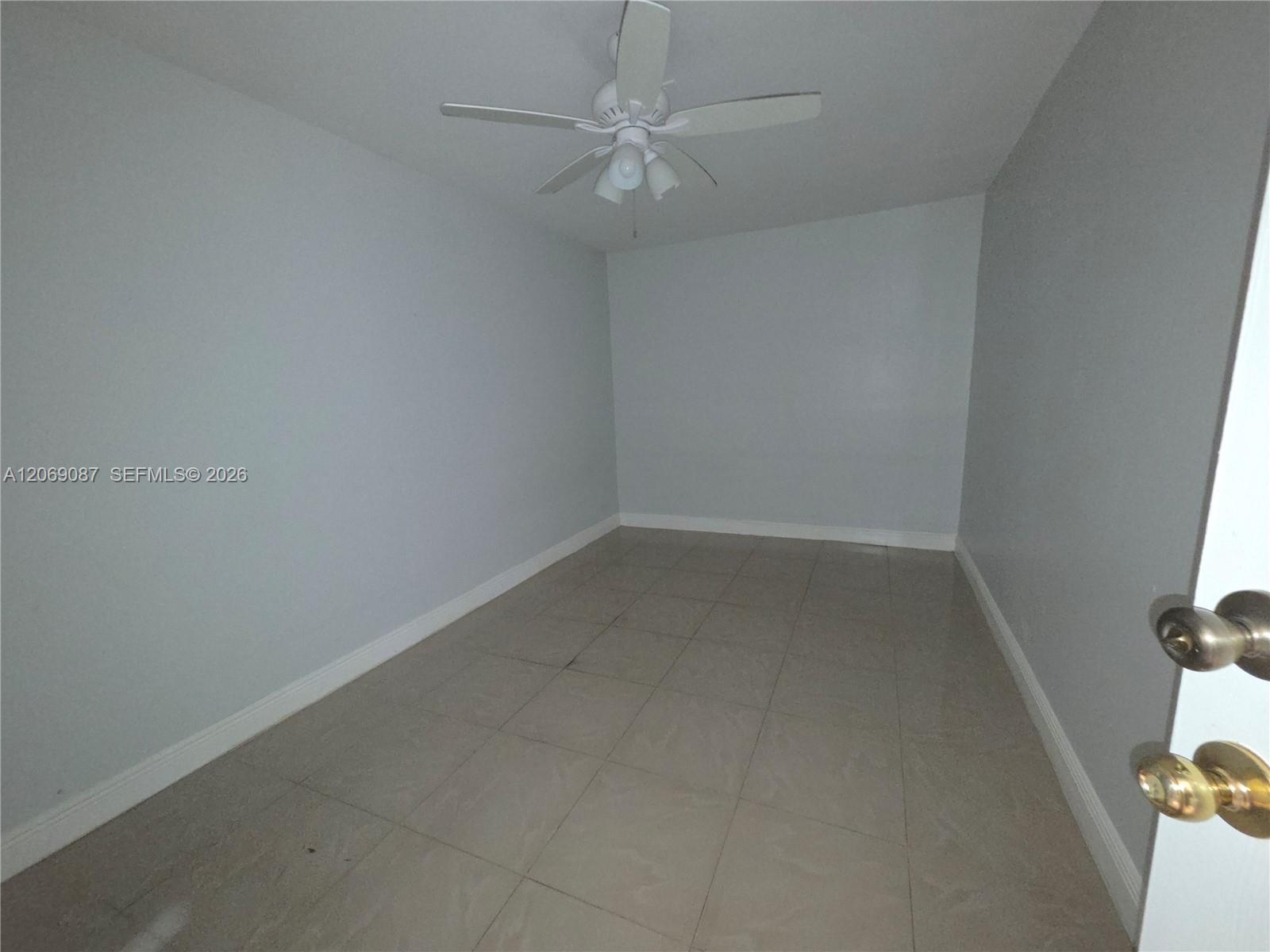 Listing photo 8 for 12025 S Las Palmas Dr Unit#12025, Pembroke Pines, FL, 33025