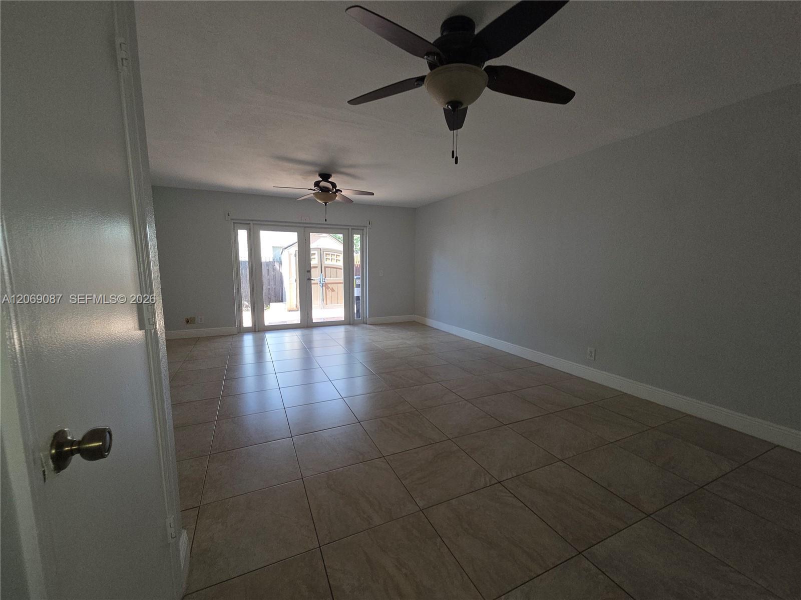 Listing photo 10 for 12025 S Las Palmas Dr Unit#12025, Pembroke Pines, FL, 33025