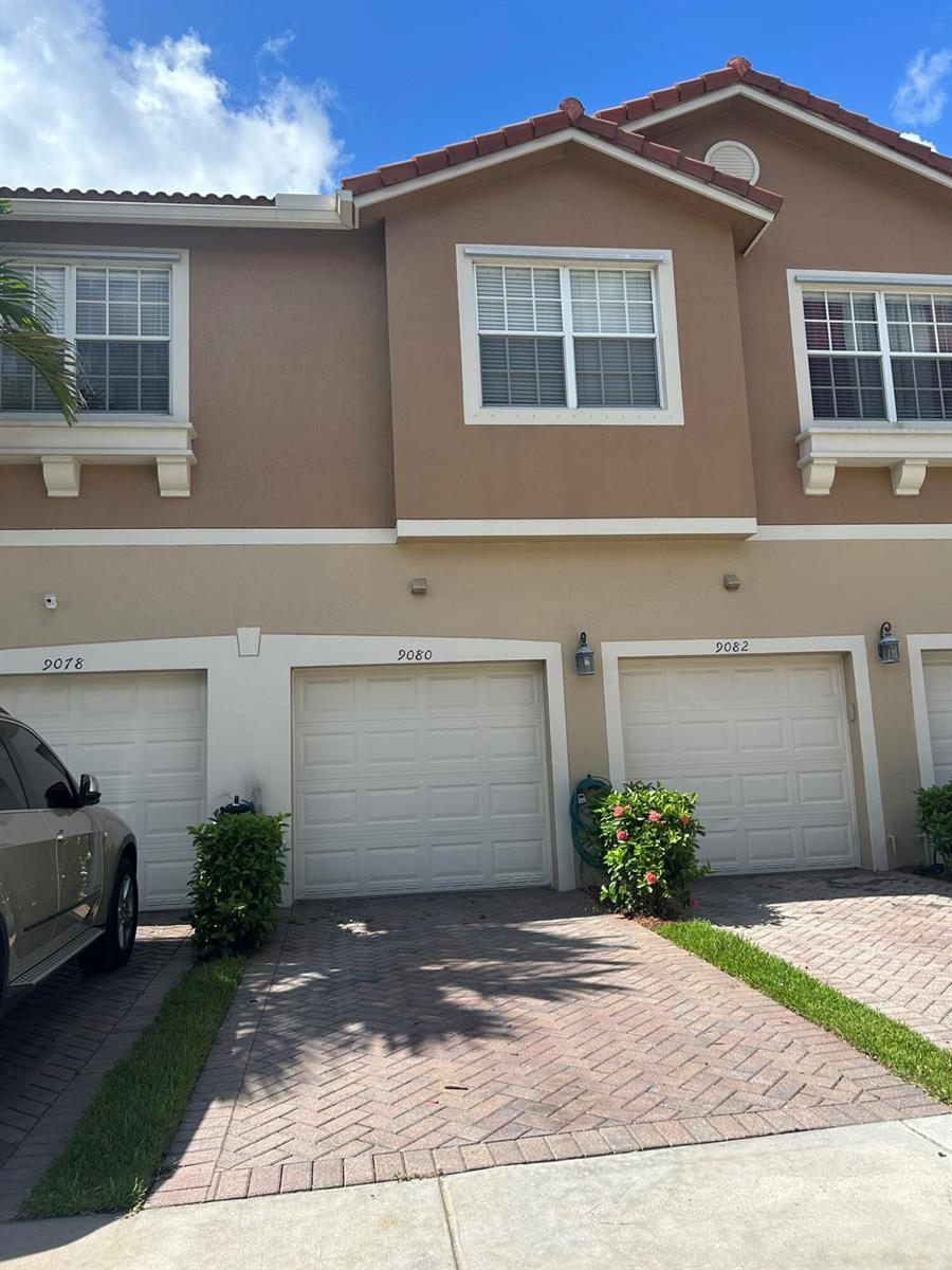 Listing photo 1 for 9080 Preston Place Unit#17204, Tamarac, FL, 33321