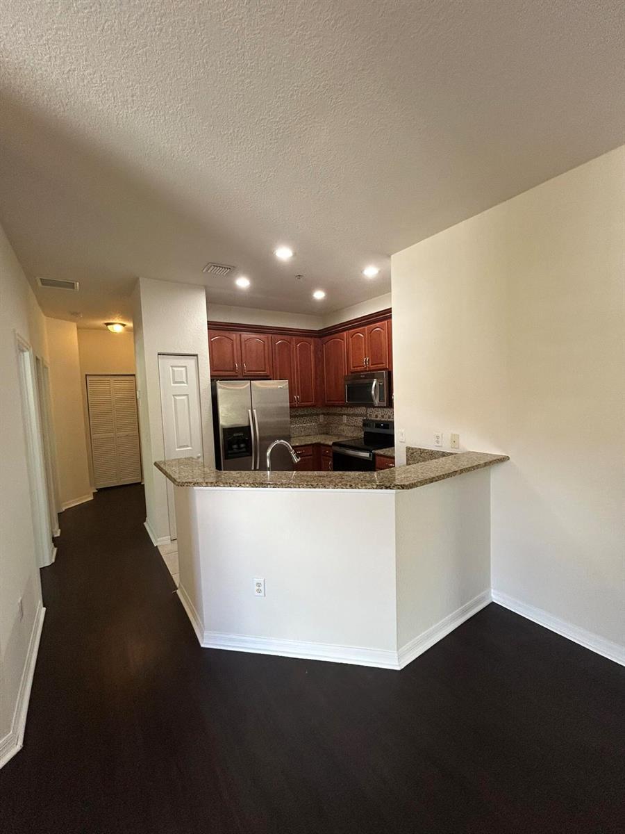 Listing photo 7 for 9080 Preston Place Unit#17204, Tamarac, FL, 33321