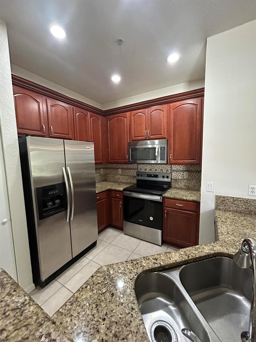 Listing photo 9 for 9080 Preston Place Unit#17204, Tamarac, FL, 33321