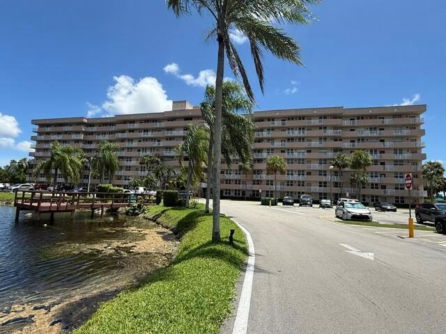 Listing photo 1 for 250 JACARANDA Drive Unit#804, Plantation, FL, 33324