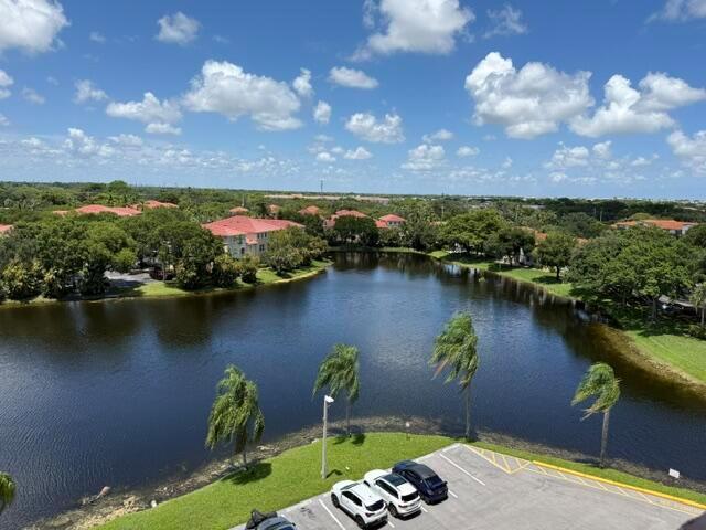 Listing photo 2 for 250 JACARANDA Drive Unit#804, Plantation, FL, 33324