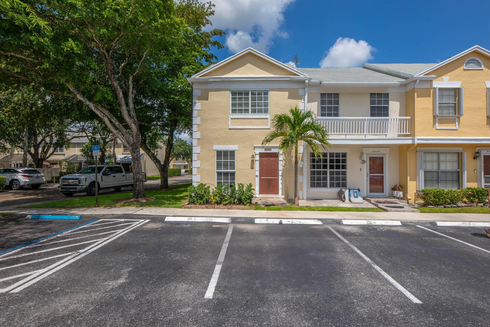Listing photo 1 for 2900 DORCHESTER Lane Unit#2900, Cooper City, FL, 33026