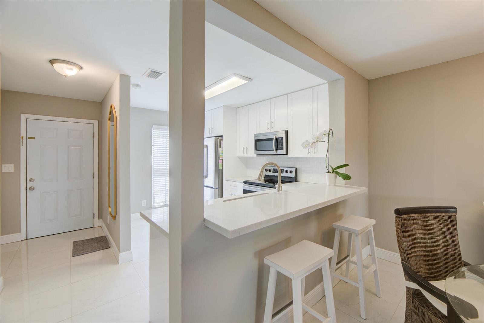 Listing photo 14 for 2900 DORCHESTER Lane Unit#2900, Cooper City, FL, 33026