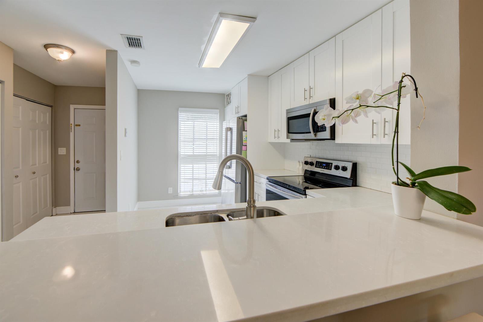 Listing photo 15 for 2900 DORCHESTER Lane Unit#2900, Cooper City, FL, 33026