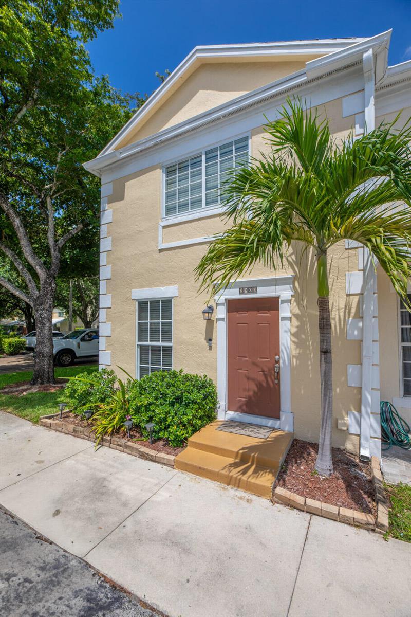 Listing photo 3 for 2900 DORCHESTER Lane Unit#2900, Cooper City, FL, 33026