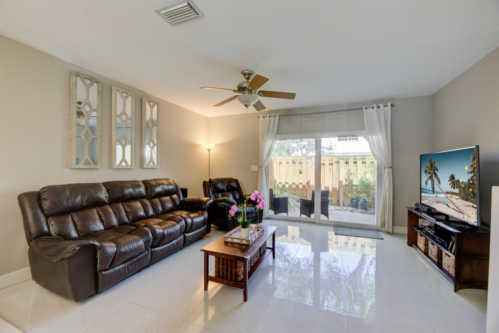 Listing photo 6 for 2900 DORCHESTER Lane Unit#2900, Cooper City, FL, 33026