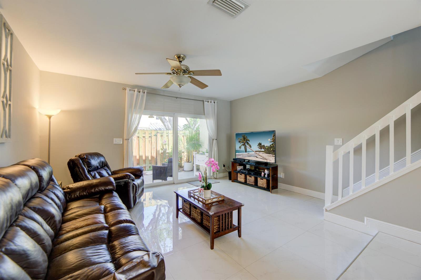Listing photo 7 for 2900 DORCHESTER Lane Unit#2900, Cooper City, FL, 33026