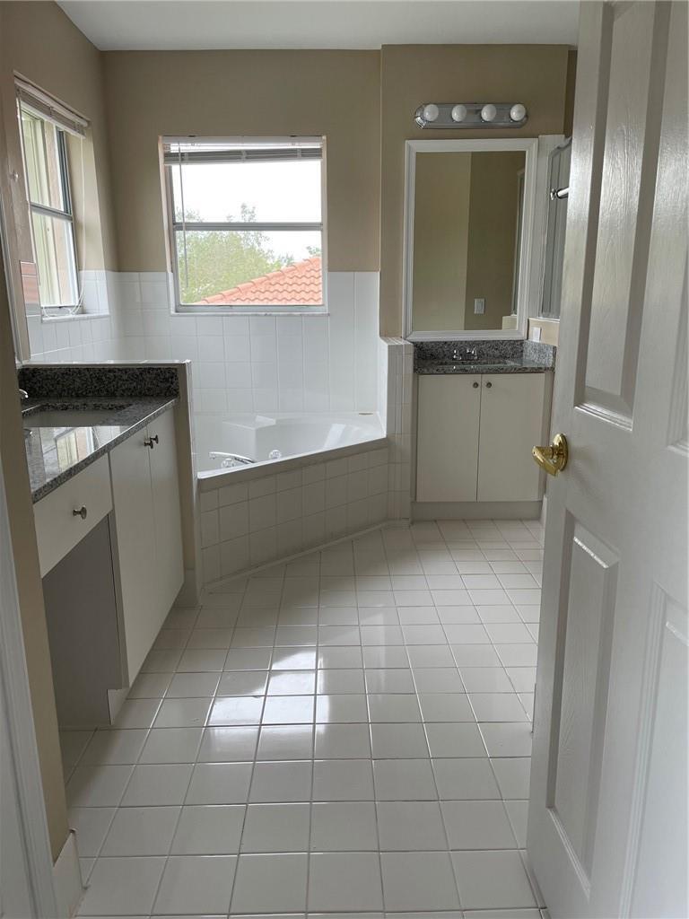 Listing photo 15 for 19250 NW 12TH Manor, Pembroke Pines, FL, 33029