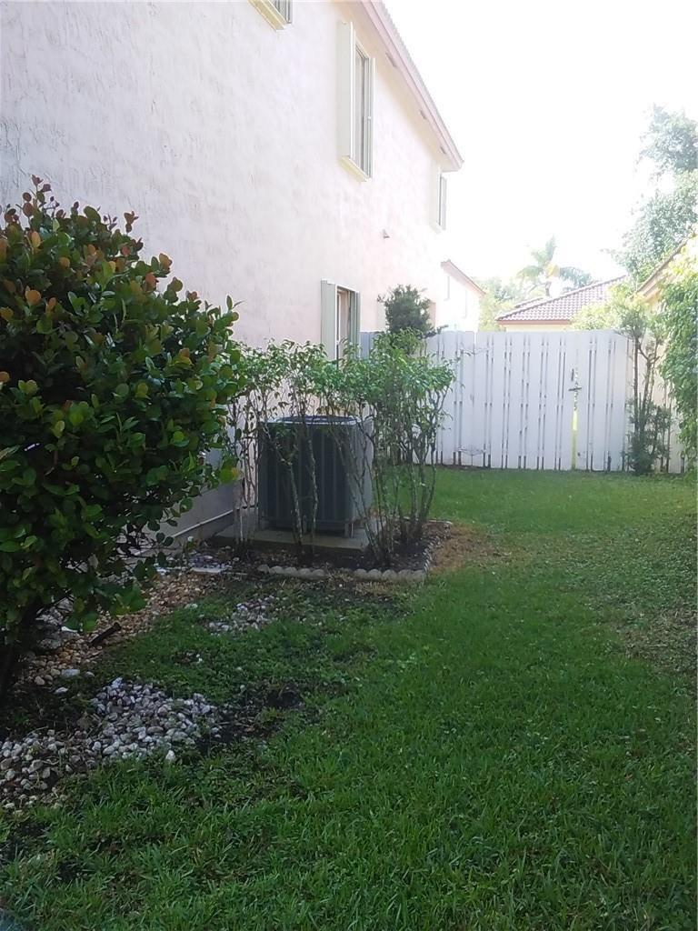Listing photo 3 for 19250 NW 12TH Manor, Pembroke Pines, FL, 33029