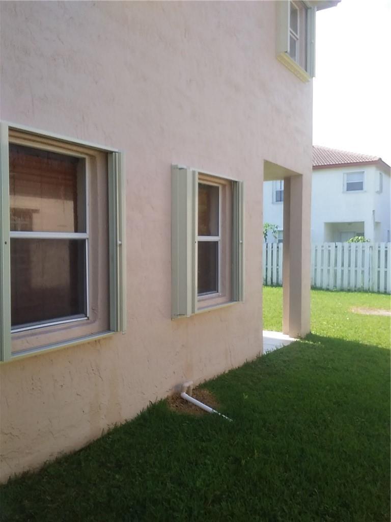 Listing photo 4 for 19250 NW 12TH Manor, Pembroke Pines, FL, 33029